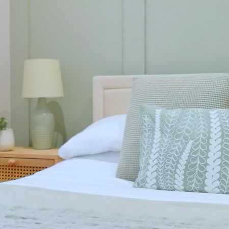 Stunning Modern Apartment Sleeps 4 - 6 Min Walk From Golden Beaches-Free Parking Bournemouth Ngoại thất bức ảnh