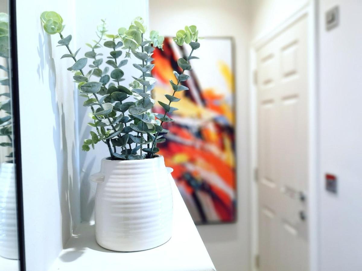 Stunning Modern Apartment Sleeps 4 - 6 Min Walk From Golden Beaches-Free Parking Bournemouth Ngoại thất bức ảnh