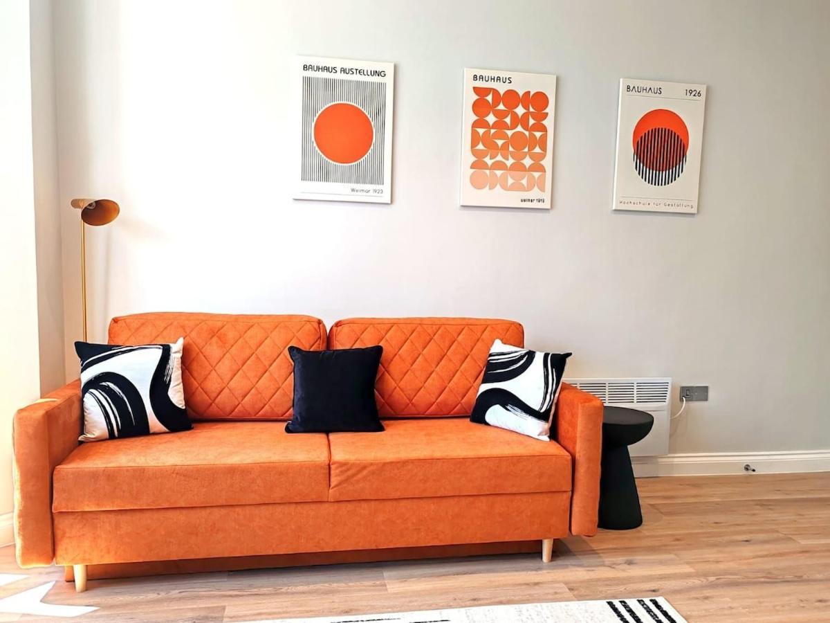 Stunning Modern Apartment Sleeps 4 - 6 Min Walk From Golden Beaches-Free Parking Bournemouth Ngoại thất bức ảnh