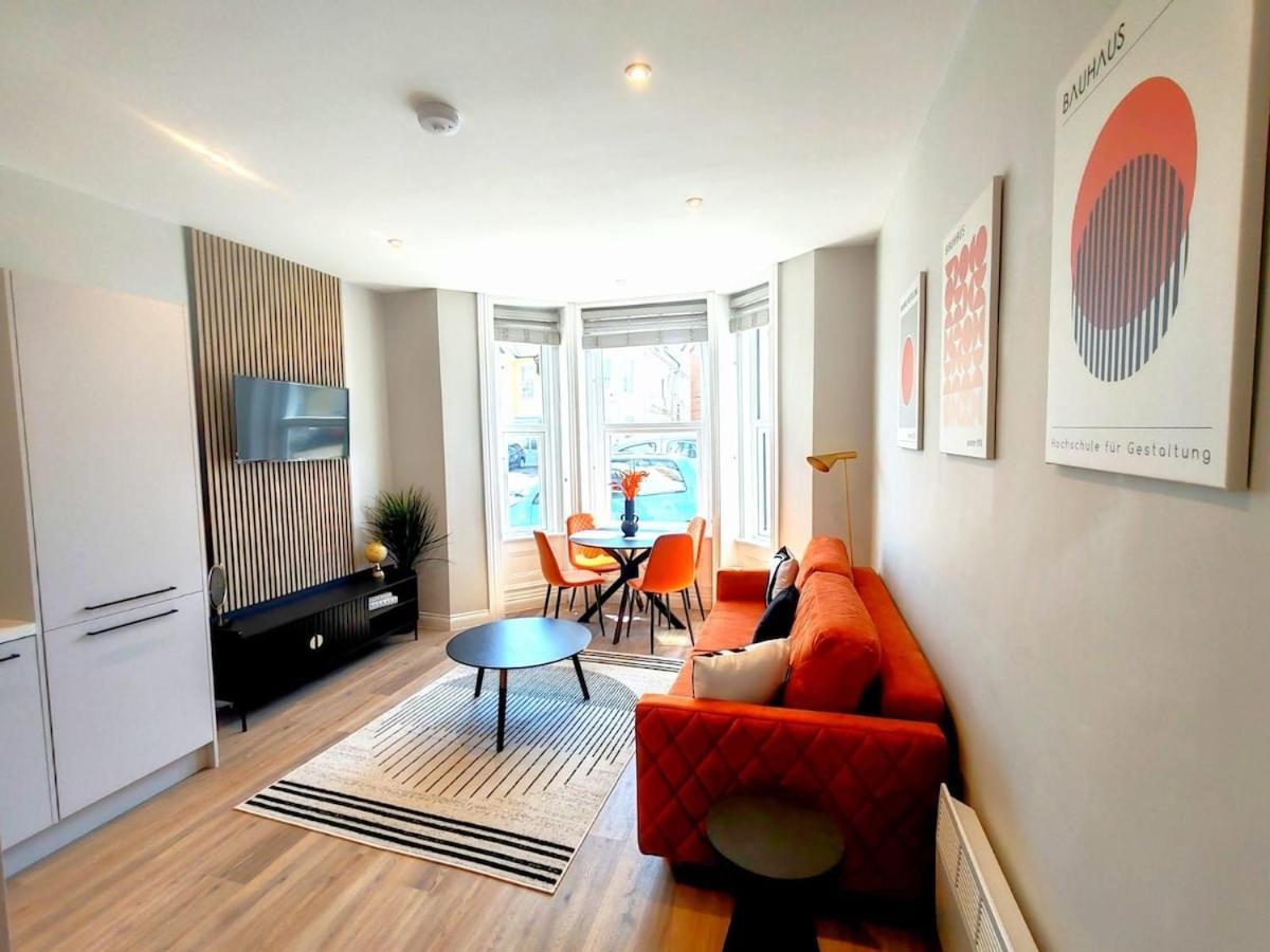 Stunning Modern Apartment Sleeps 4 - 6 Min Walk From Golden Beaches-Free Parking Bournemouth Ngoại thất bức ảnh