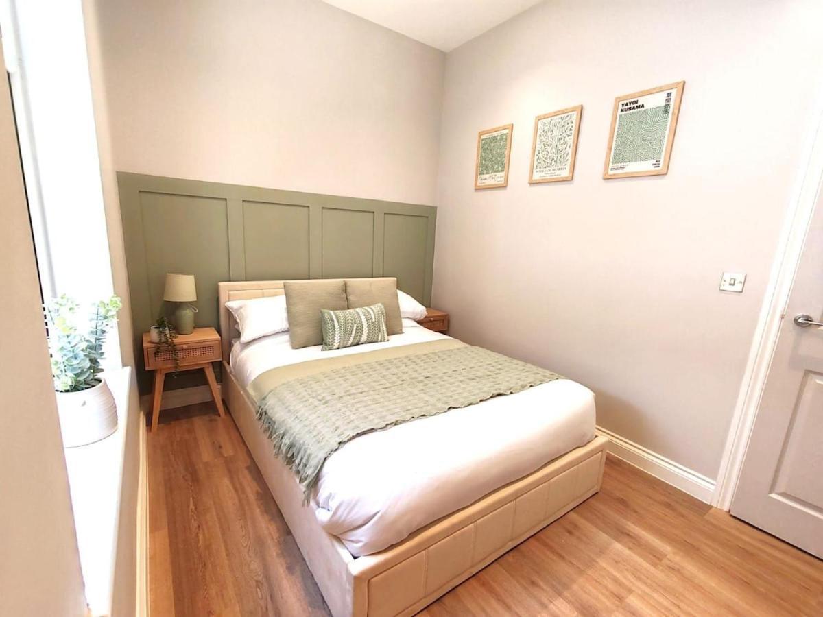 Stunning Modern Apartment Sleeps 4 - 6 Min Walk From Golden Beaches-Free Parking Bournemouth Ngoại thất bức ảnh
