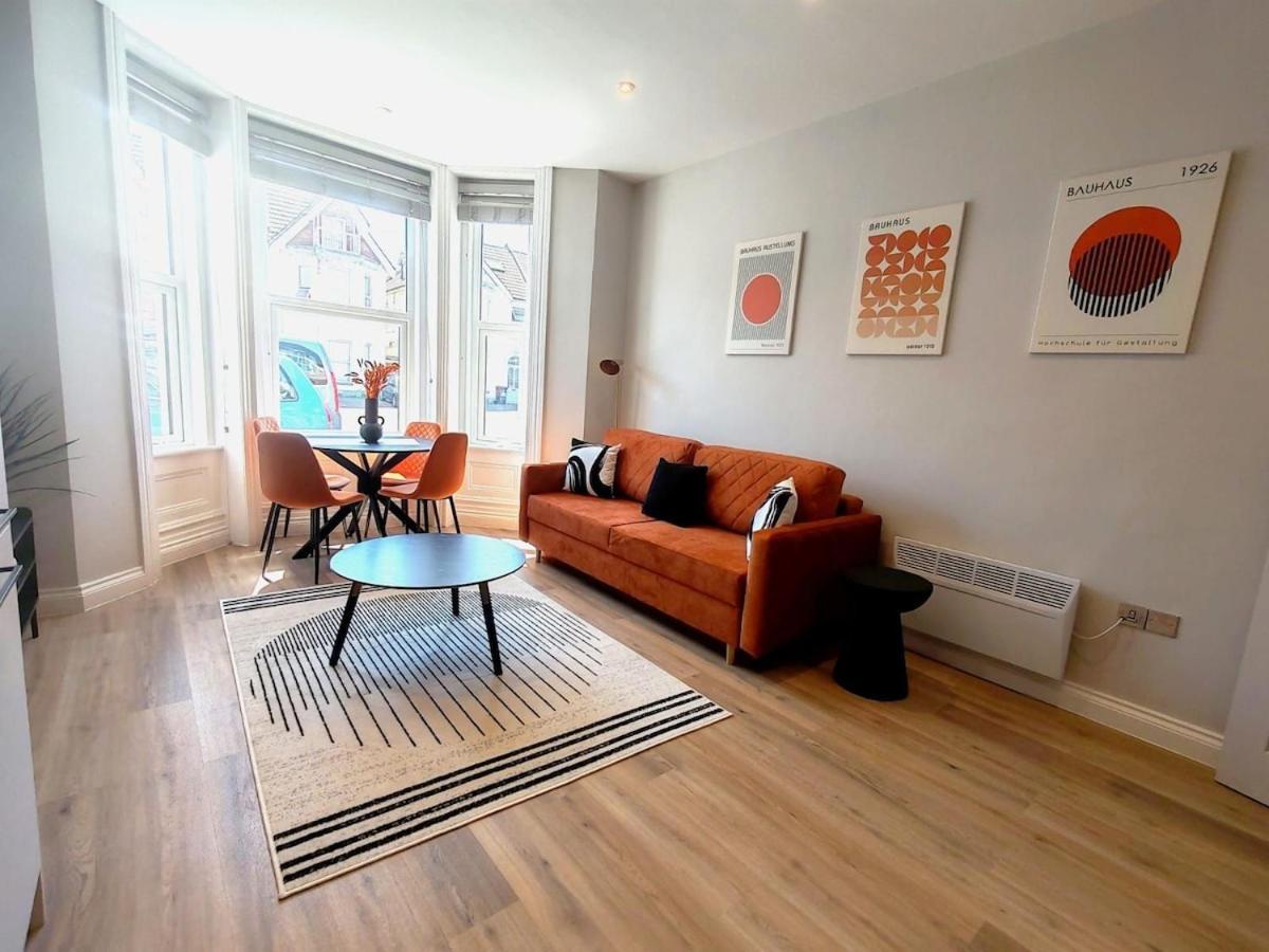 Stunning Modern Apartment Sleeps 4 - 6 Min Walk From Golden Beaches-Free Parking Bournemouth Ngoại thất bức ảnh