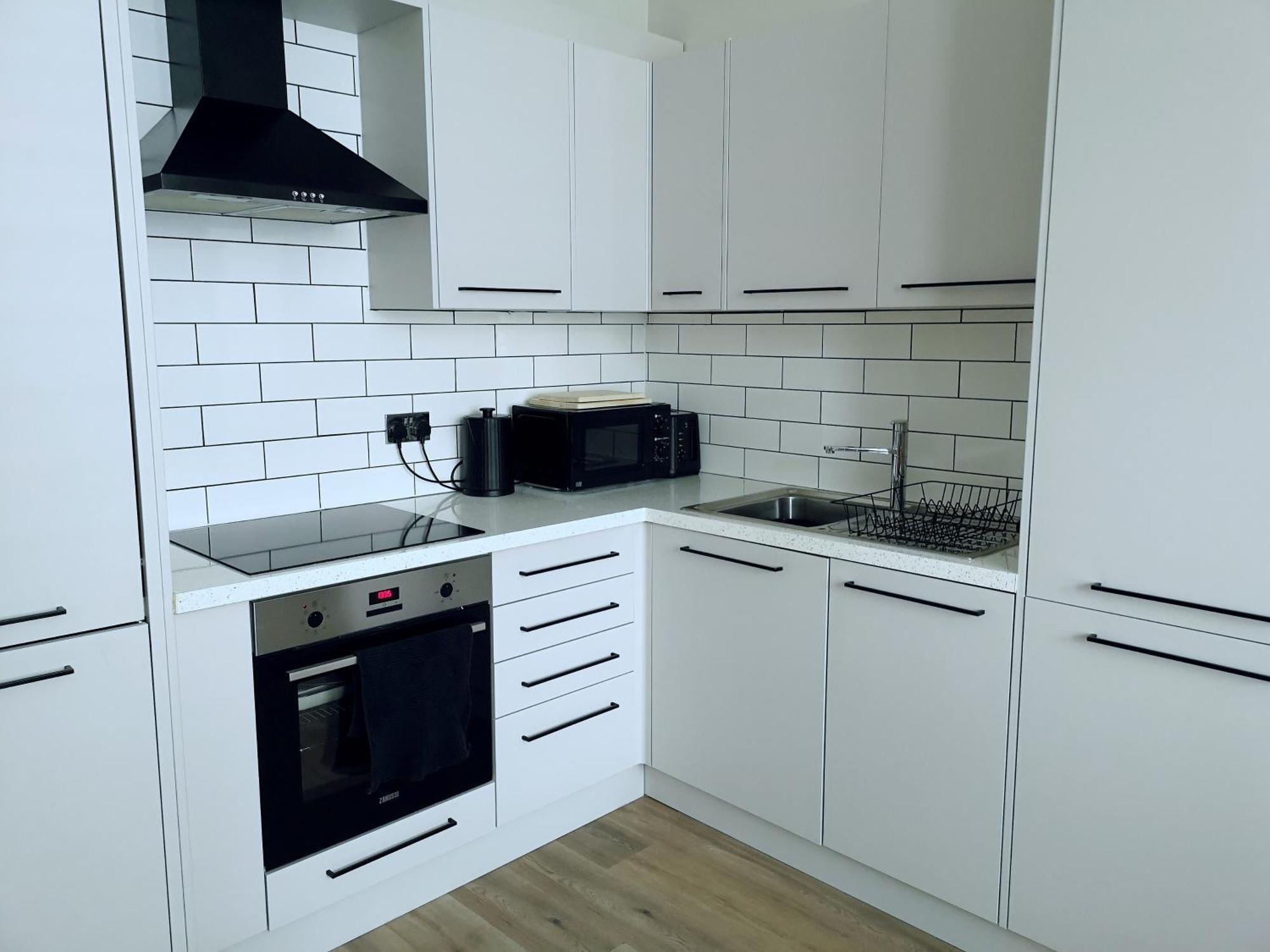 Stunning Modern Apartment Sleeps 4 - 6 Min Walk From Golden Beaches-Free Parking Bournemouth Ngoại thất bức ảnh
