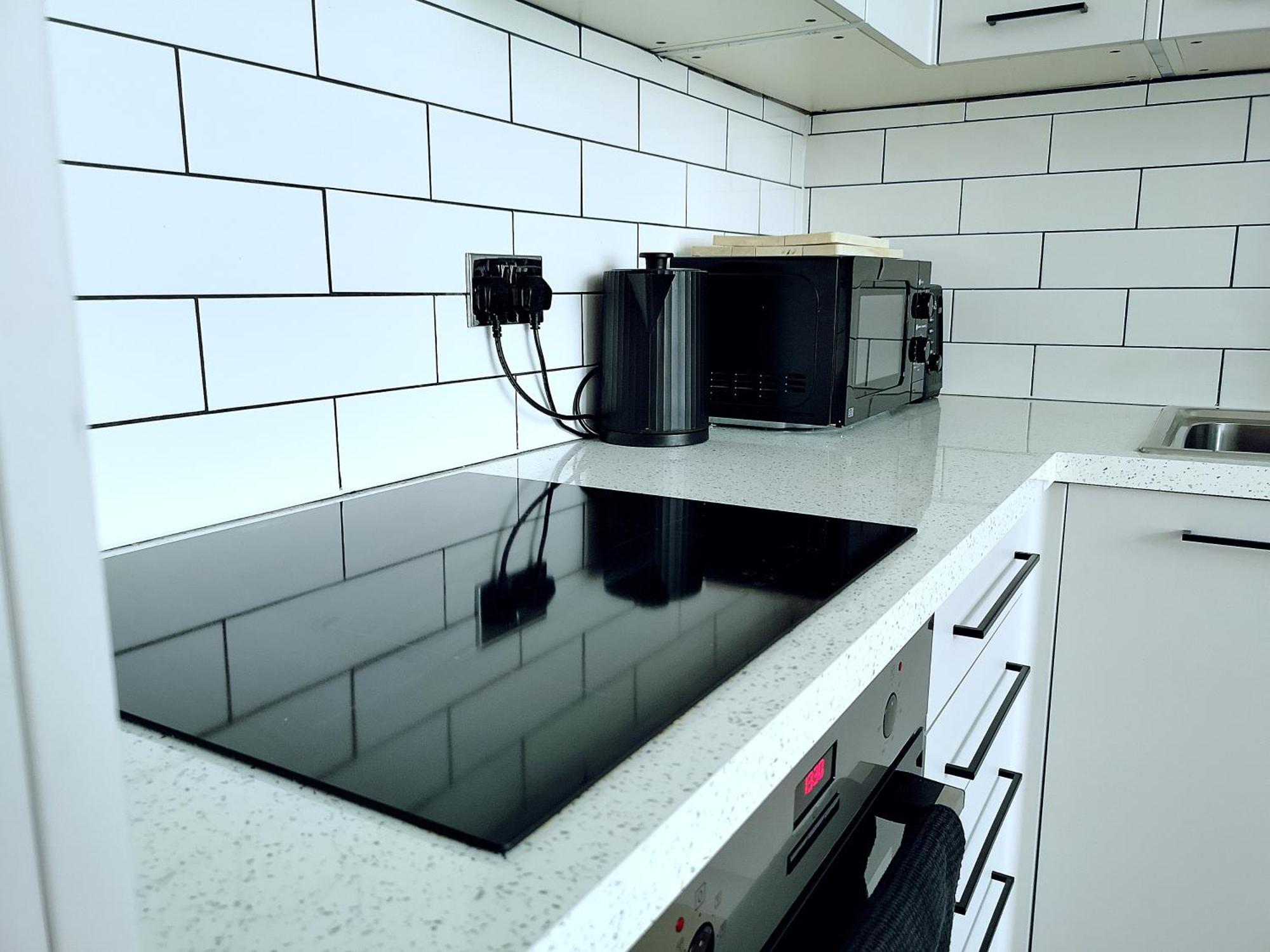 Stunning Modern Apartment Sleeps 4 - 6 Min Walk From Golden Beaches-Free Parking Bournemouth Ngoại thất bức ảnh