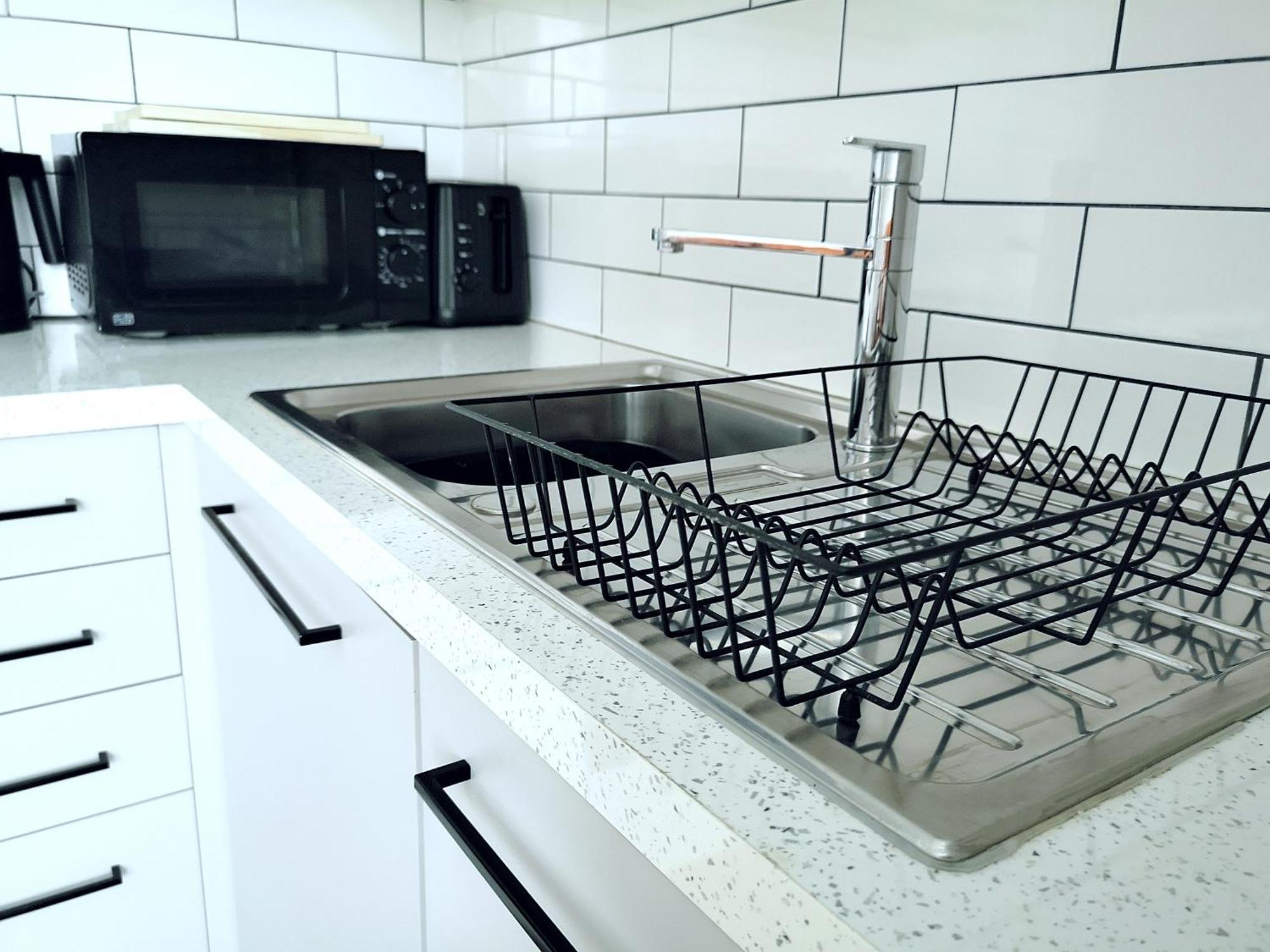Stunning Modern Apartment Sleeps 4 - 6 Min Walk From Golden Beaches-Free Parking Bournemouth Ngoại thất bức ảnh