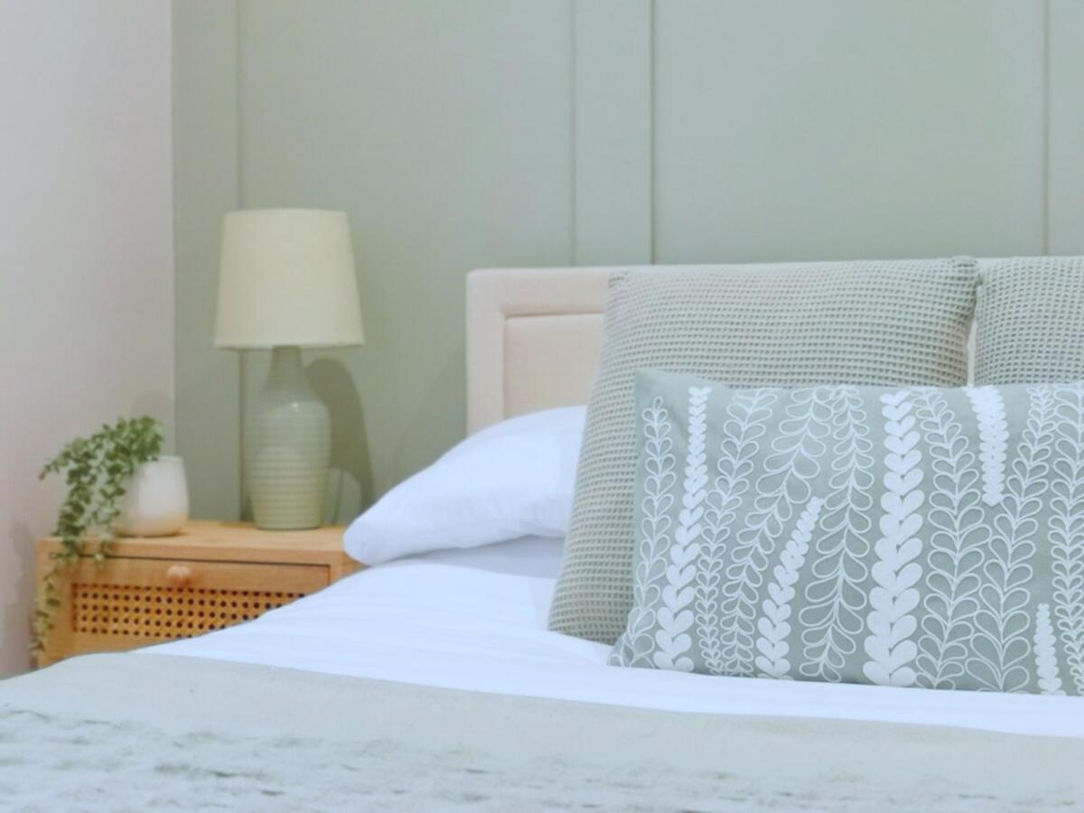 Stunning Modern Apartment Sleeps 4 - 6 Min Walk From Golden Beaches-Free Parking Bournemouth Ngoại thất bức ảnh