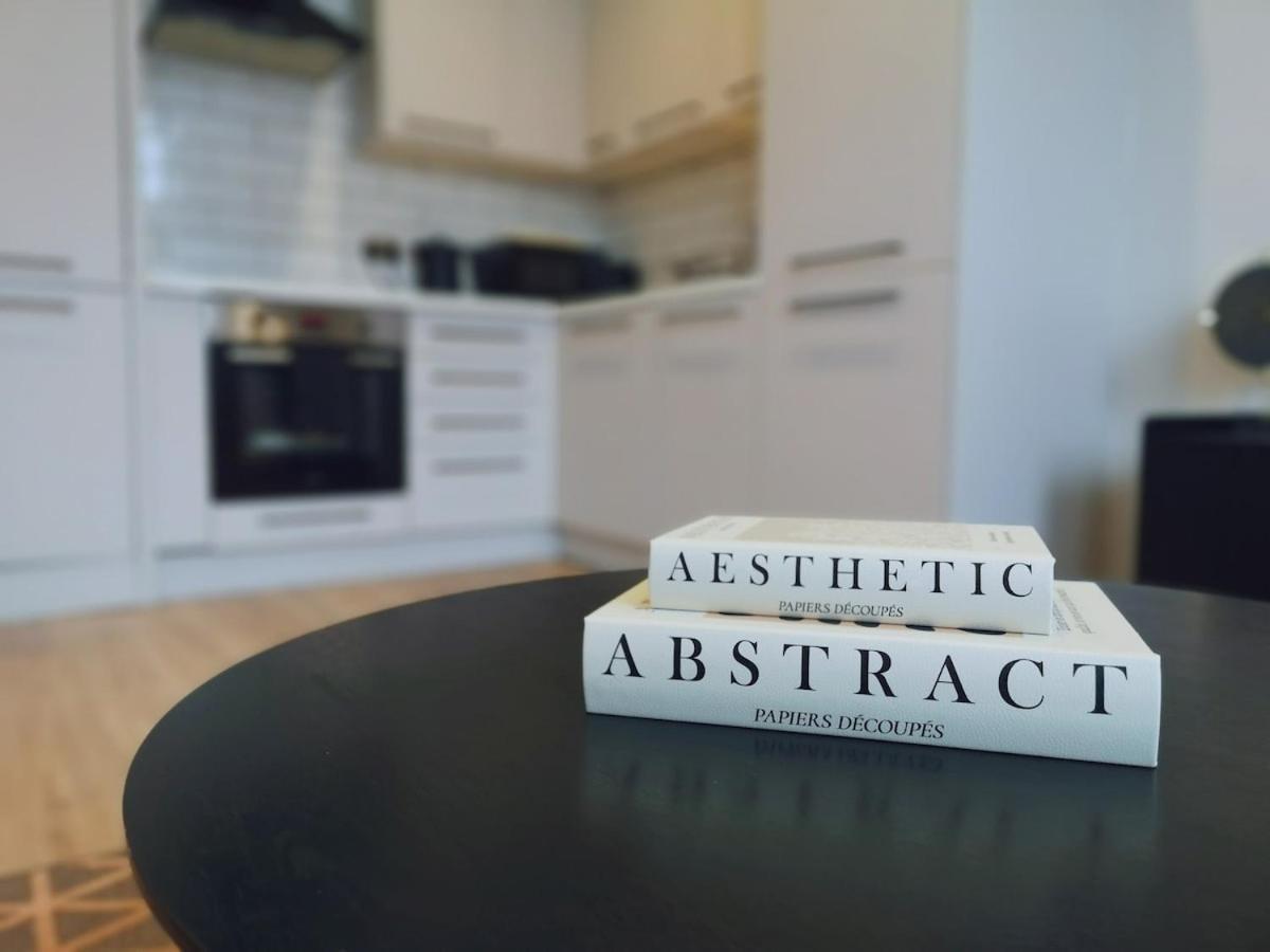 Stunning Modern Apartment Sleeps 4 - 6 Min Walk From Golden Beaches-Free Parking Bournemouth Ngoại thất bức ảnh